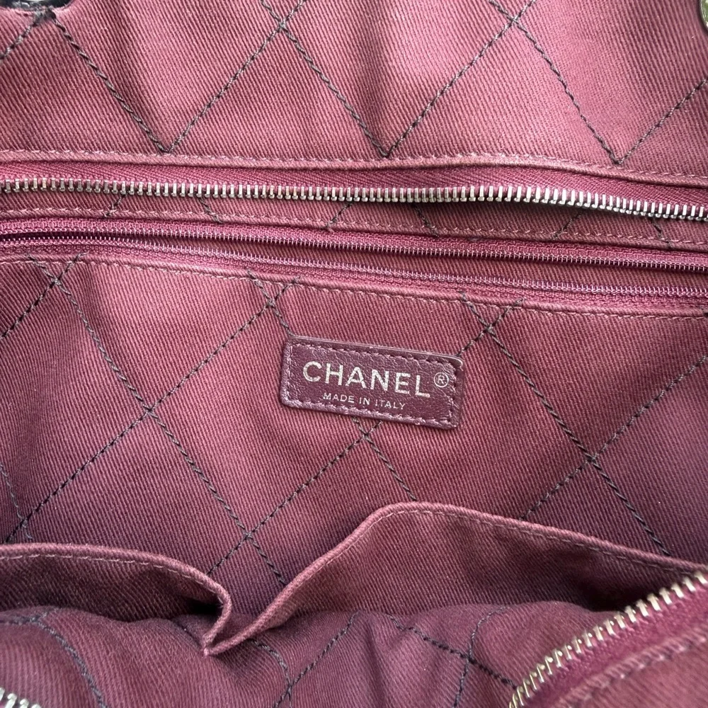 Chanel Black/Burgundy Quilted Shoulder Bag - Picture 3 of 16